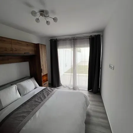 Feliz - Large - Pool *