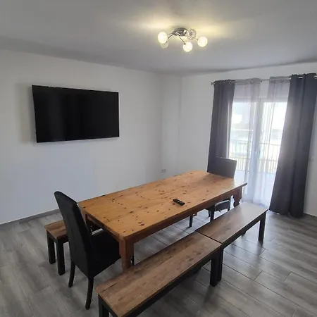 Willa Feliz - Large - Pool