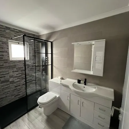 Feliz - Large - Pool Willa