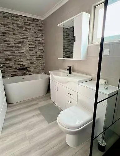 Feliz - Large - Pool *