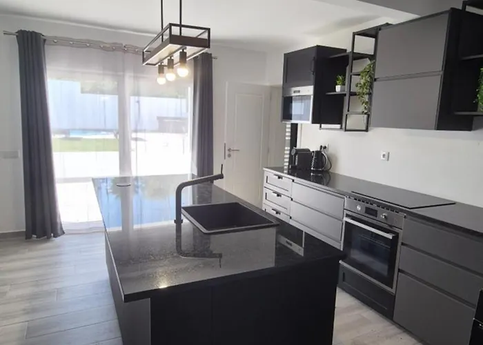 Feliz - Large - Pool Villa Albufeira