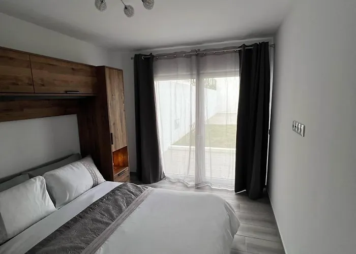 Feliz - Large - Pool *