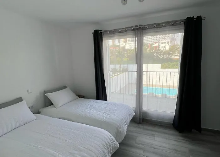 Feliz - Large - Pool