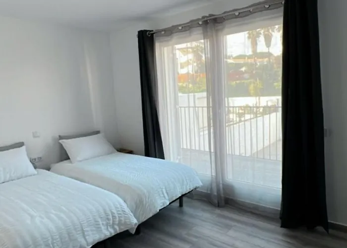 Feliz - Large - Pool